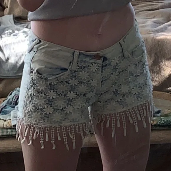 🐠2 for $16 Lace Flower Jean shorts - Picture 4 of 6